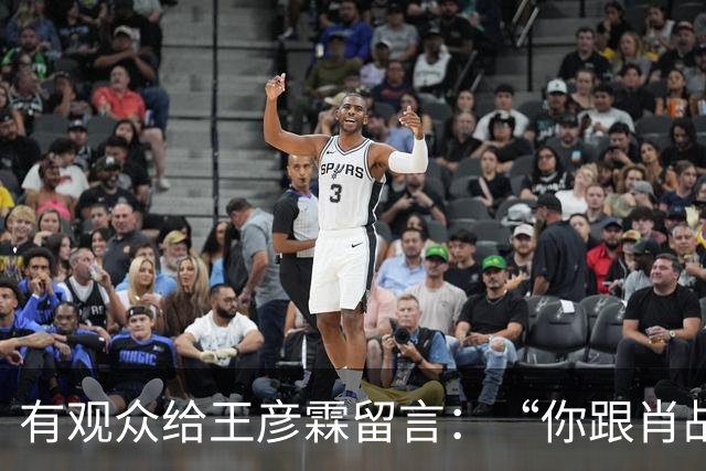 有观众给王彦霖留言：“你跟肖战在一起拍戏，你都变帅了！”